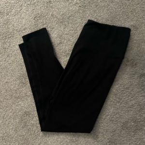 Women’s Old Navy Black High Rise Go Dry 7/8 Leggings - size L